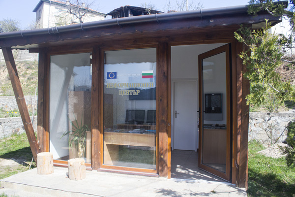 Киоски, посетителски станции публични дисплеи в Община Баните