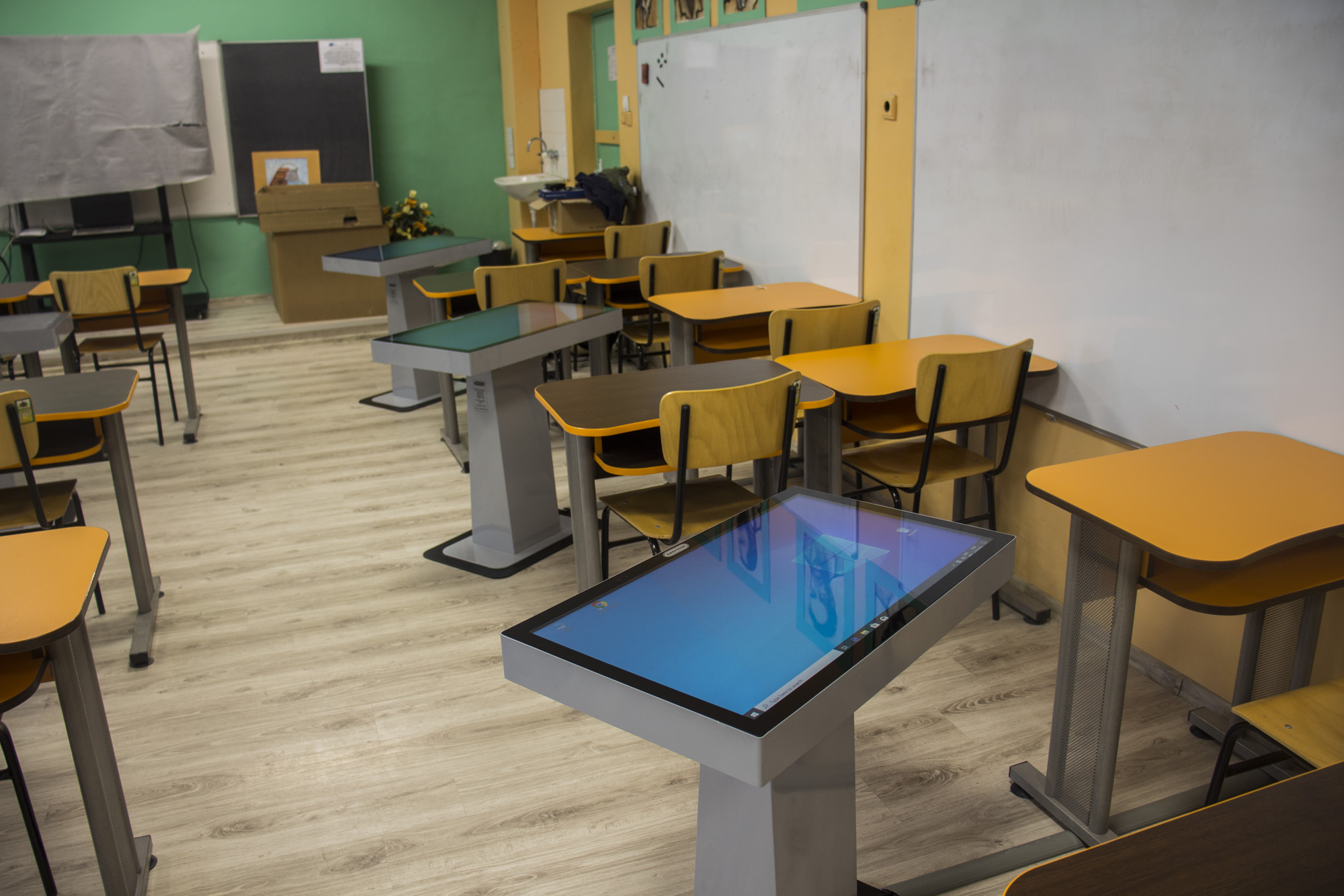 10 интерактивни маси в училище в Белослав